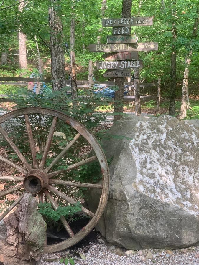 핫스프링스 Fox Pass Cabins B&B 외부 사진