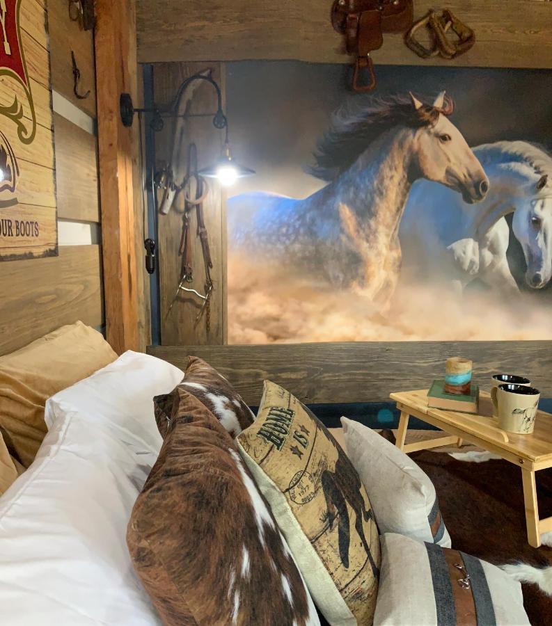 핫스프링스 Fox Pass Cabins B&B 외부 사진