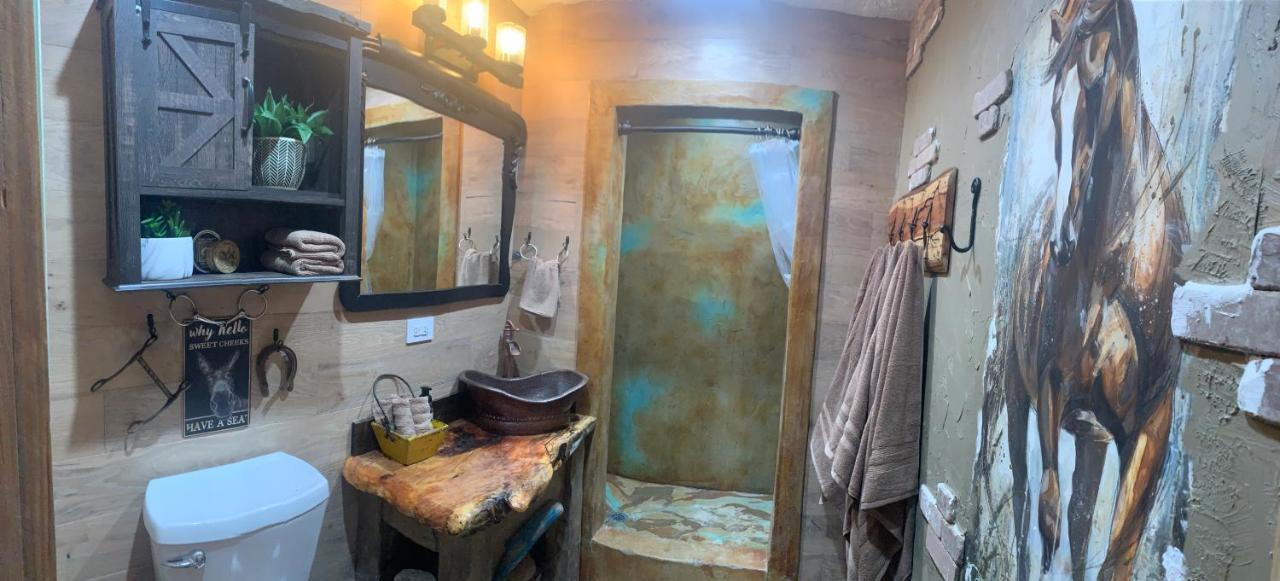 핫스프링스 Fox Pass Cabins B&B 외부 사진