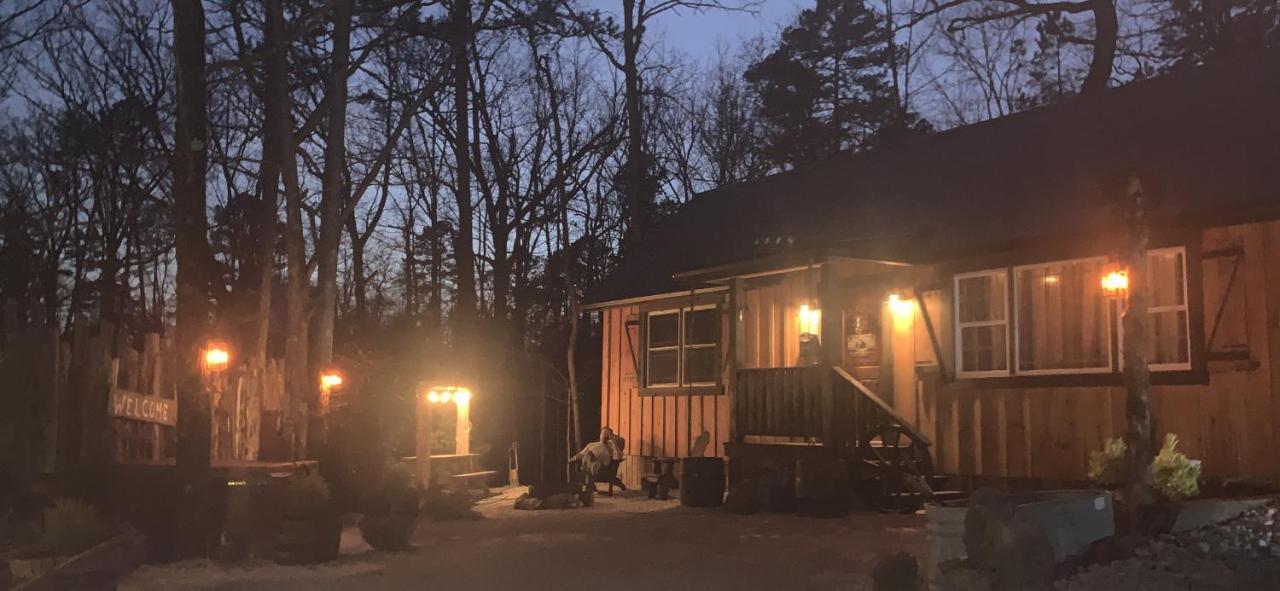 핫스프링스 Fox Pass Cabins B&B 외부 사진