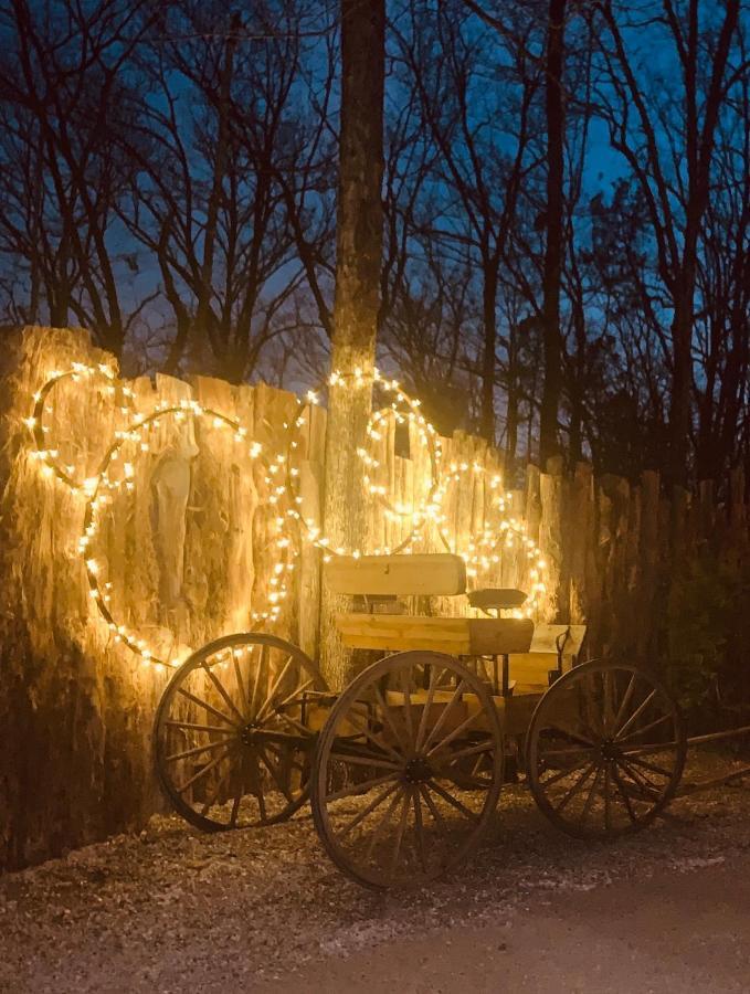핫스프링스 Fox Pass Cabins B&B 외부 사진